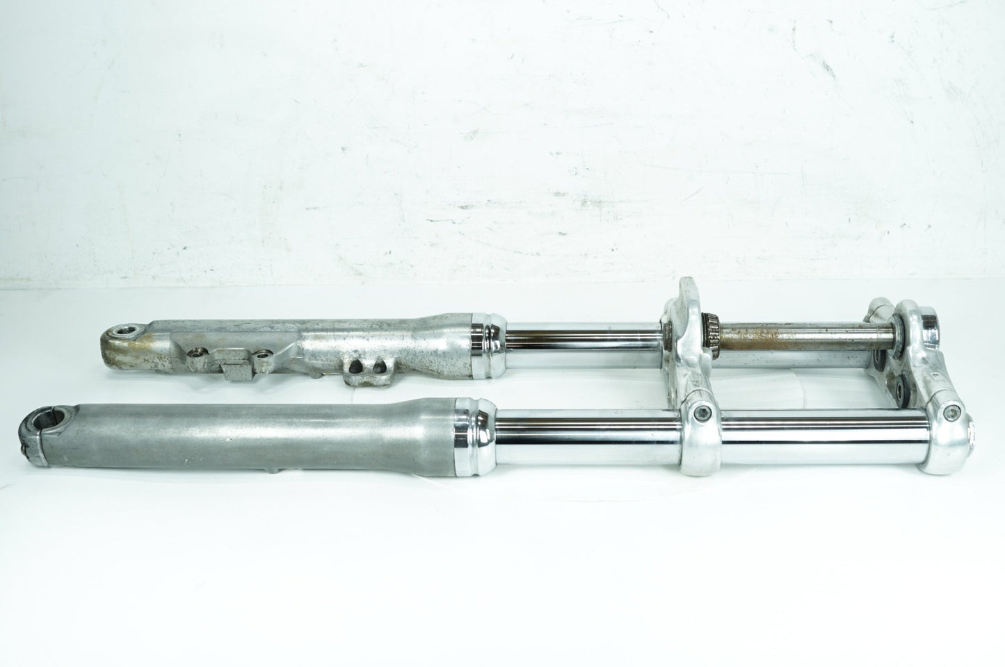 2007 - 2017 Harley-Davidson Dyna Super Glide Custom Front Triple Tree Set & LH RH Fork Legs Sliders 45538-08