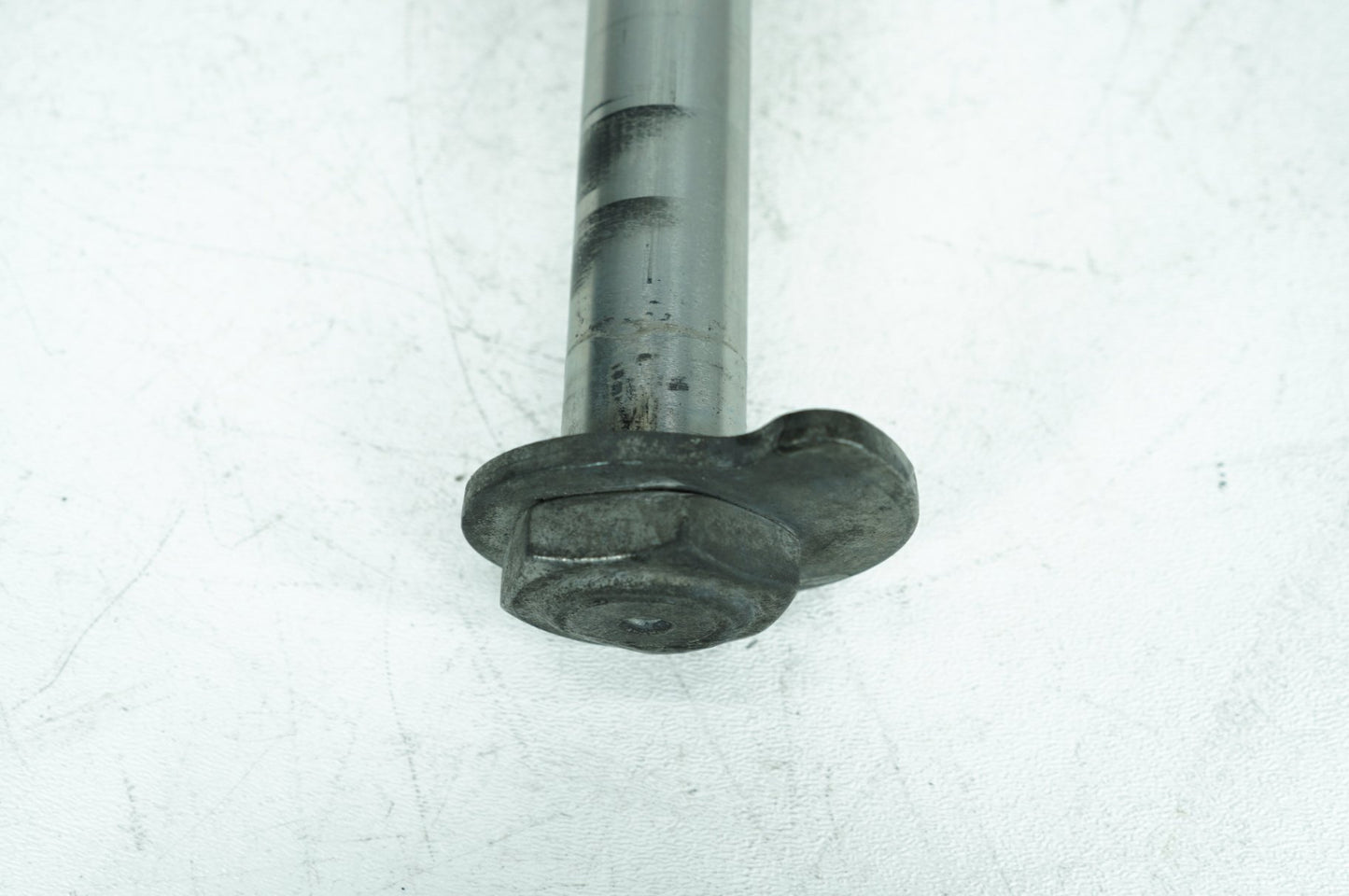 2007 - 2012 Harley-Davidson Touring Electra Glide Ultra Rear Wheel Axle Bolt Shaft 41056-09