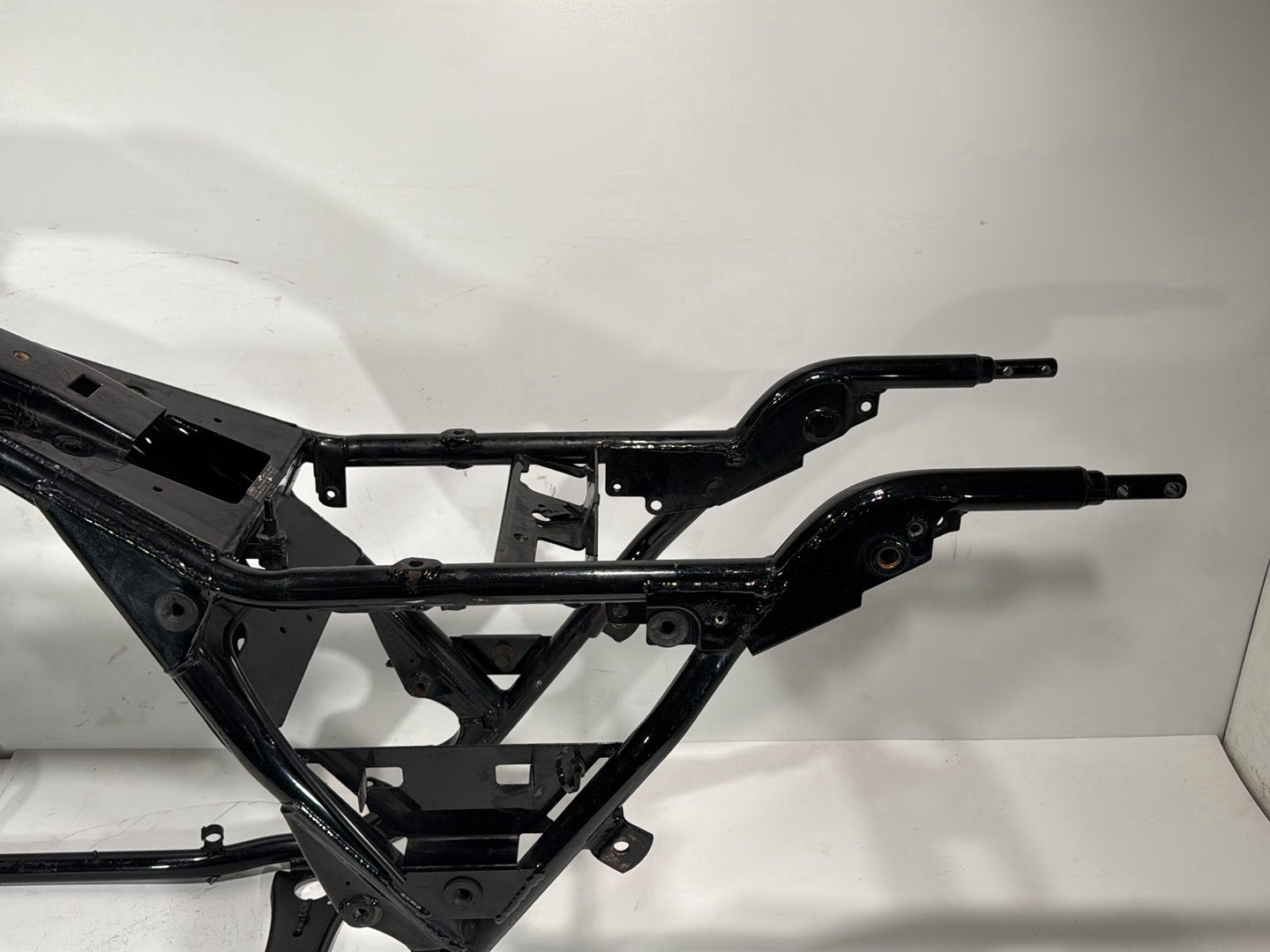 1999 - 2006 Harley-Davidson Touring Electra Glide Ultra Body Main Frame Chassis CLN CLR 47900-02A