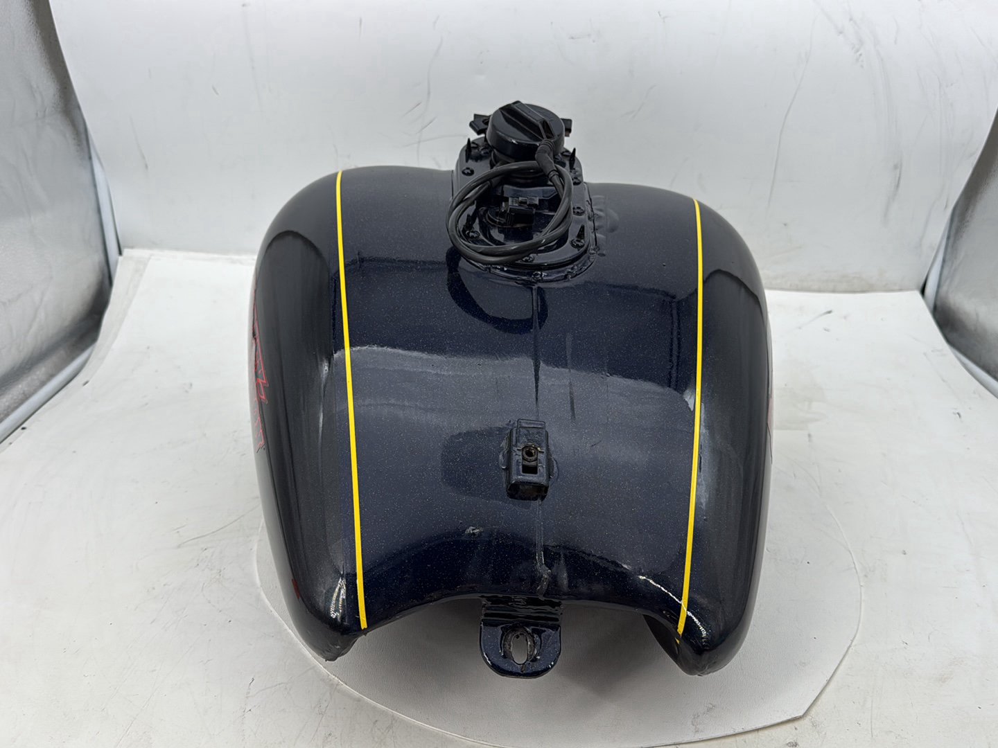 2005 Harley Road Glide Touring FLTRI OEM Fuel Gas Tank Gasoline Reservoir