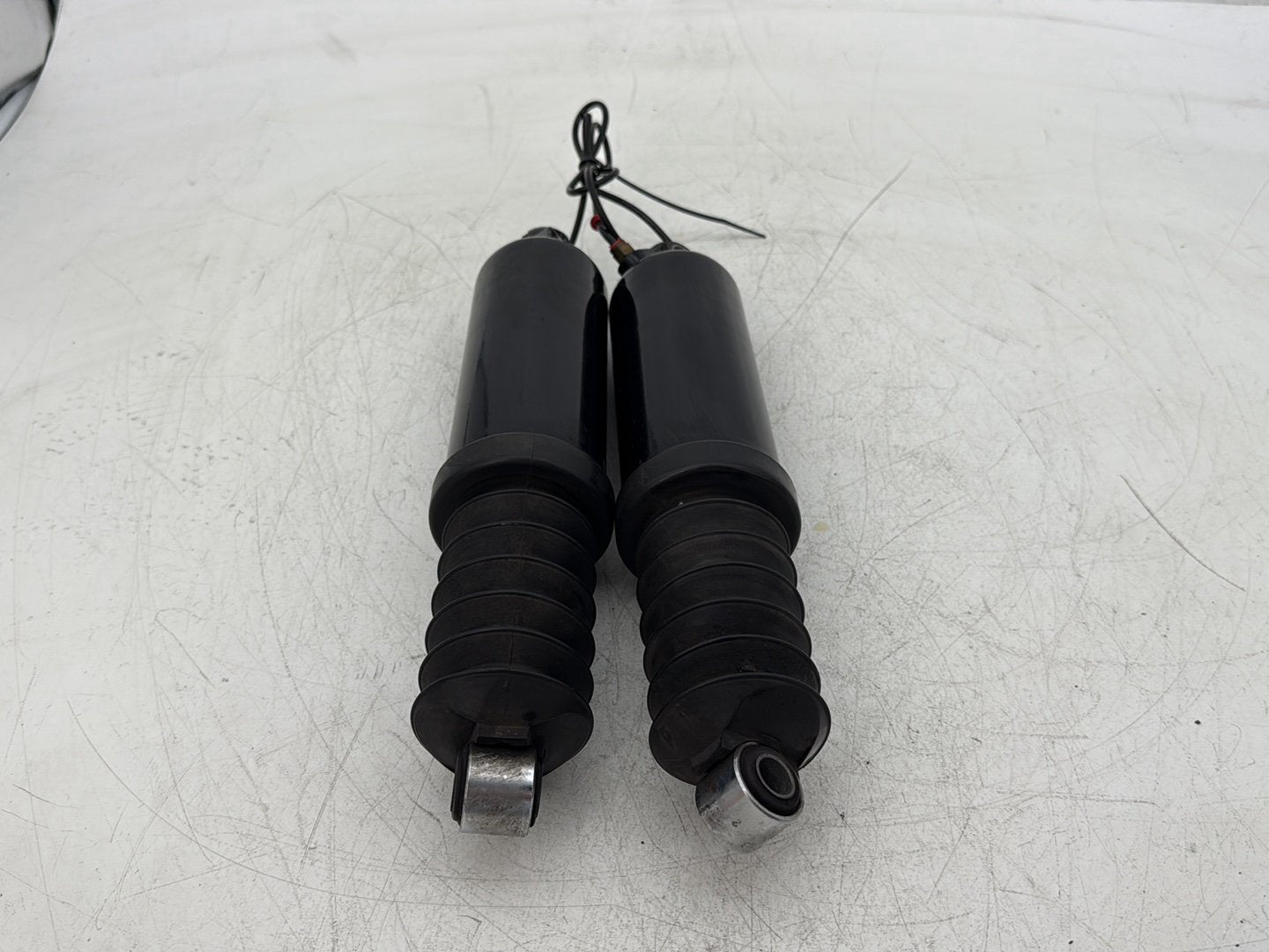2006 Harley Electra Glide Touring Classic FLHTCI OEM Rear Left Right Shock Absorbers