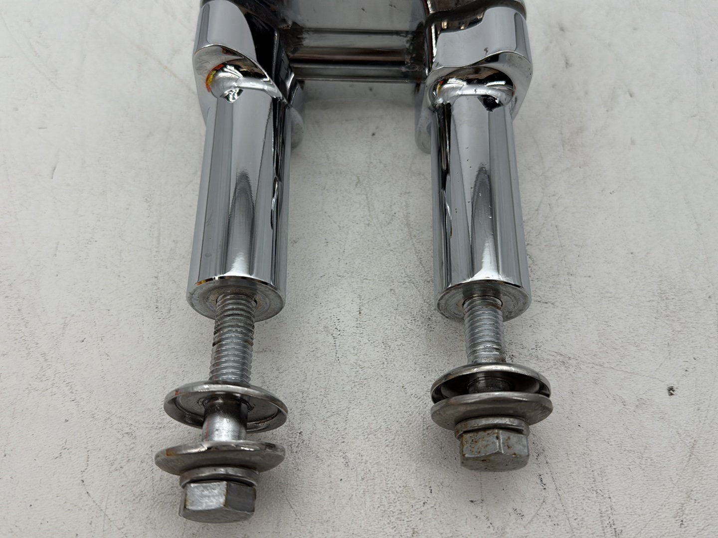 2006 Harley Dyna FXDWGI Wide Glide OEM Front Handlebar Riser Top Clamp Chrome