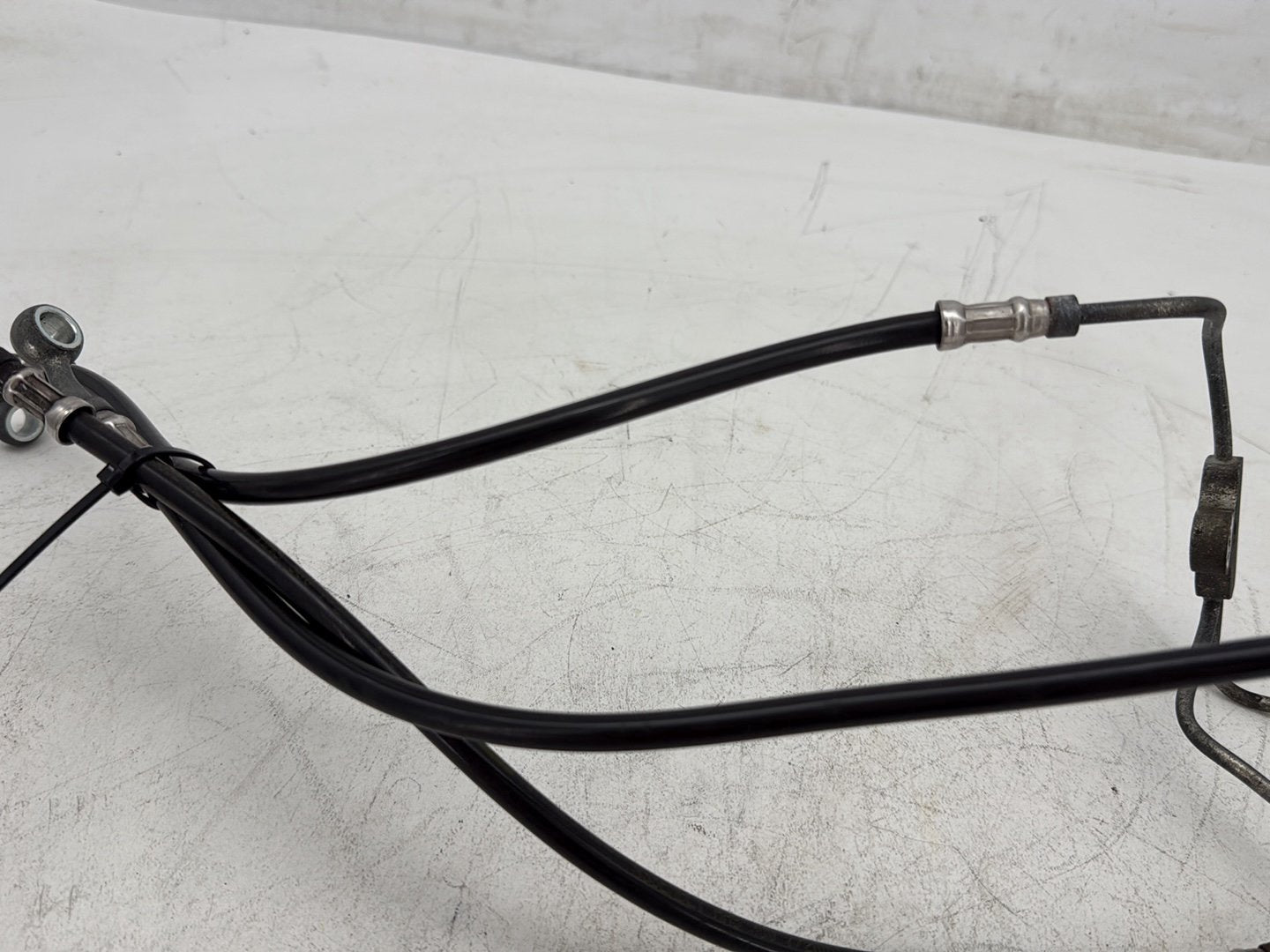 2009 Harley Street Glide Touring FLHX OEM Front Brake Hose Line Pipe NON-abs