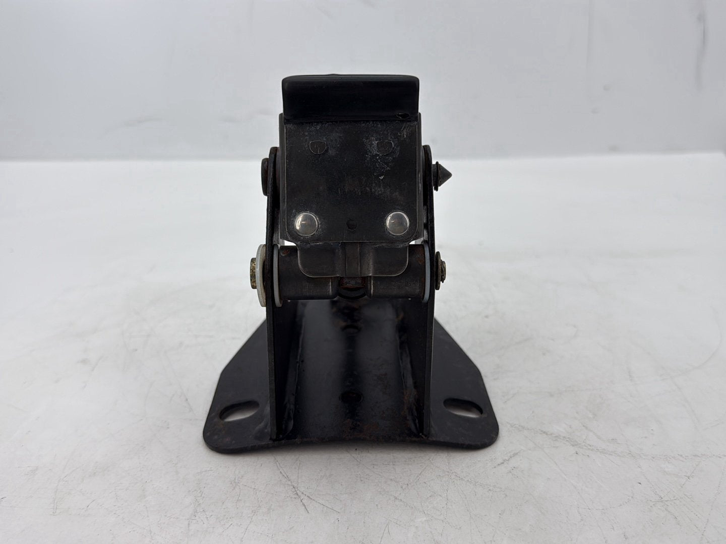 2008 Harley Touring FLHTCU Electra Glide Ultra OEM Adjustable Rider Backrest Lift Mount 52482-01A