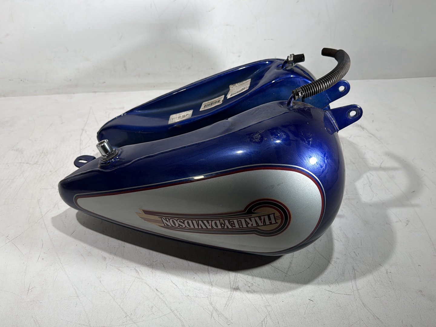 2006 Harley Touring FLHTCI Electra Glide Classic OEM Fuel Gas Tank Gasoline Reservoir