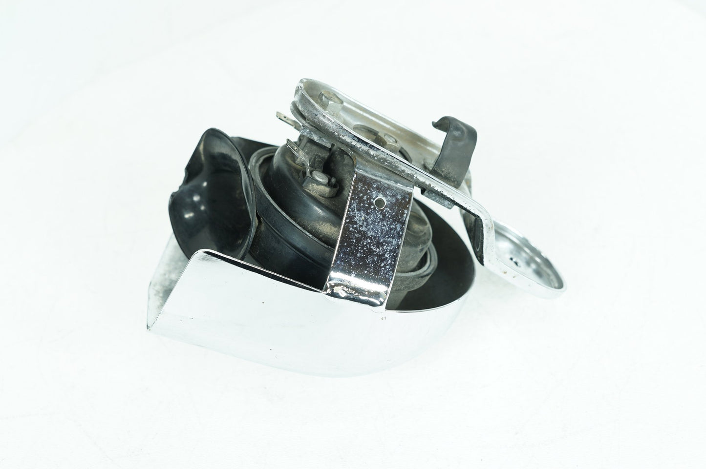 1999 - 2006 Harley-Davidson Dyna Low Rider Horn Signal Klaxon Chrome Cover  	69012-93A