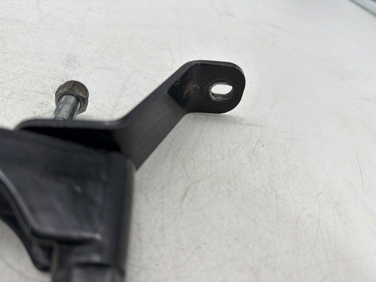 2001 Harley Heritage Softail Classic Left Right Driver Footpeg Bracket Mounts