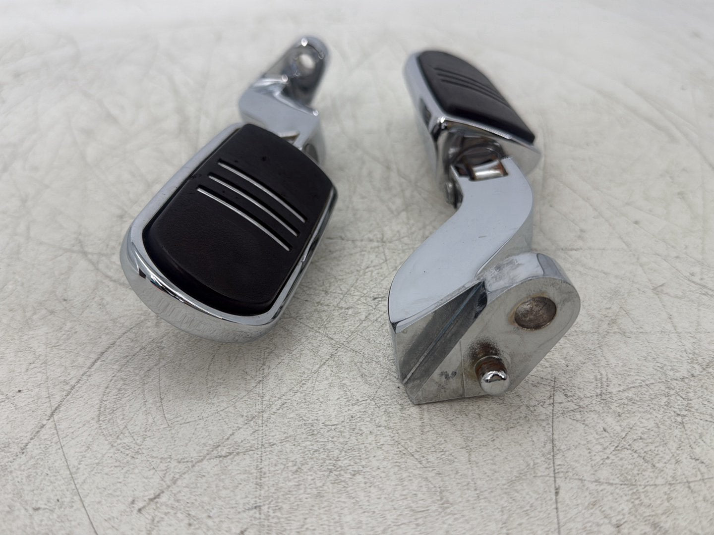 2011 Harley Street Glide Touring FLHX OEM Passenger Left & Right Foot Pegs