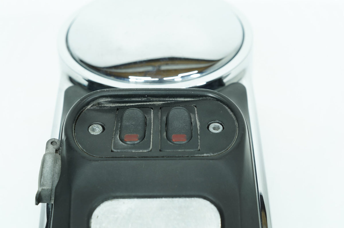 1999 - 2006 Harley-Davidson Touring Electra Glide Ultra Fuel Gas Tank Dash Console NOKey 	61270-98A