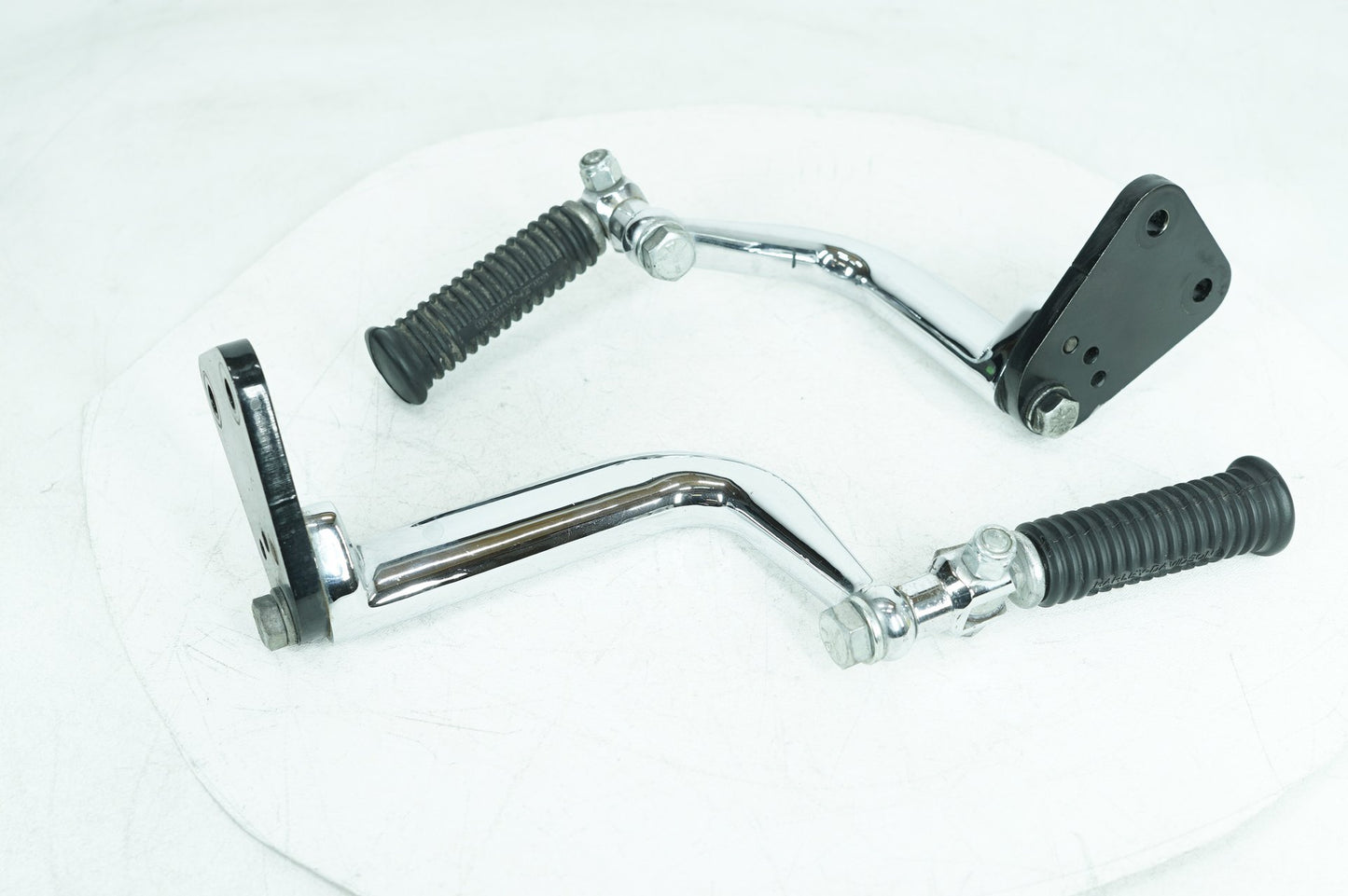 2004 - 2013 Harley-Davidson Sportster Low Left Right Foot Rest Peg Support Bracket 33048-72