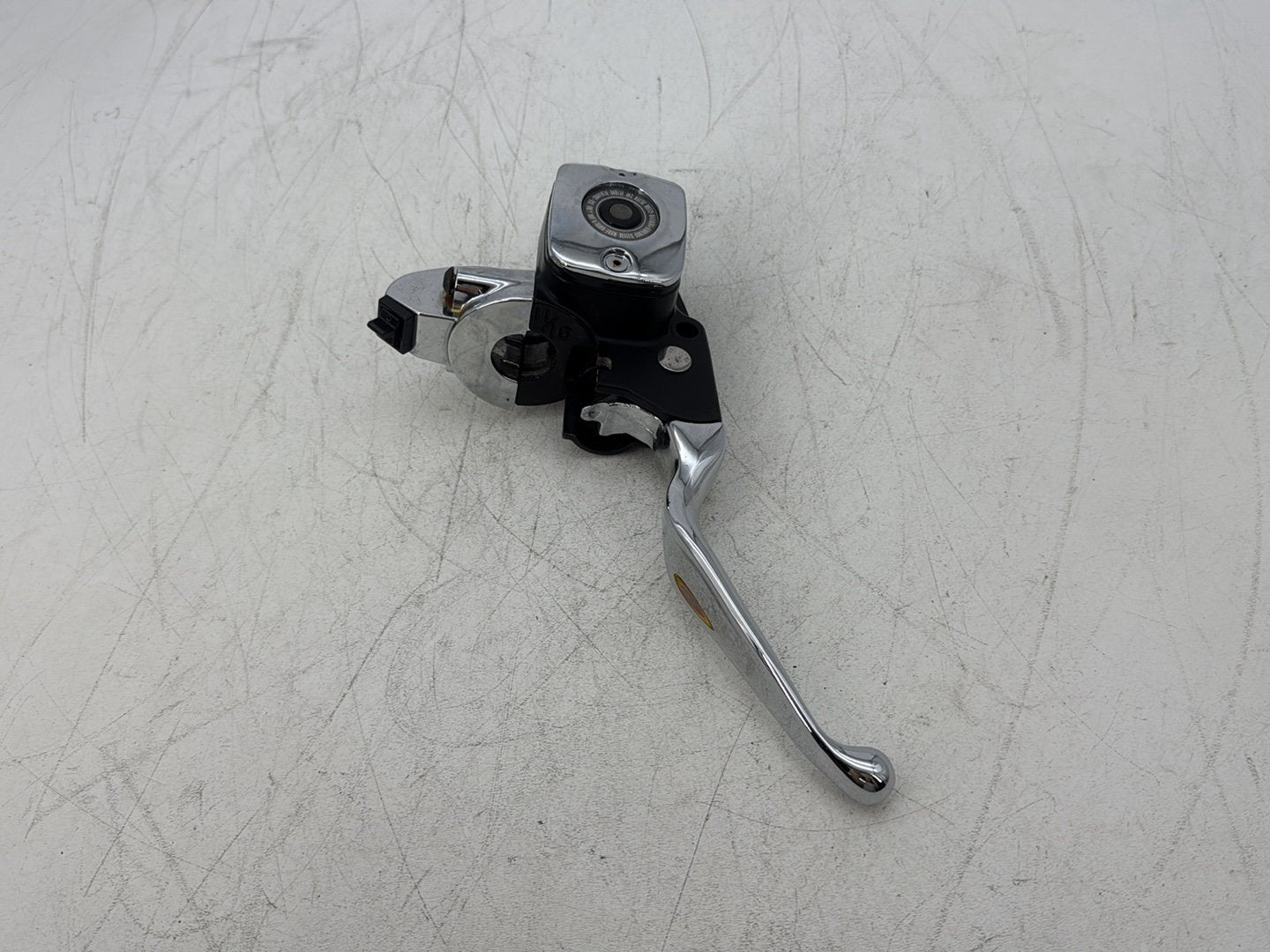 2000 Harley Touring Electra Glide Ultra Front Right Brake Lever Master Cylinder