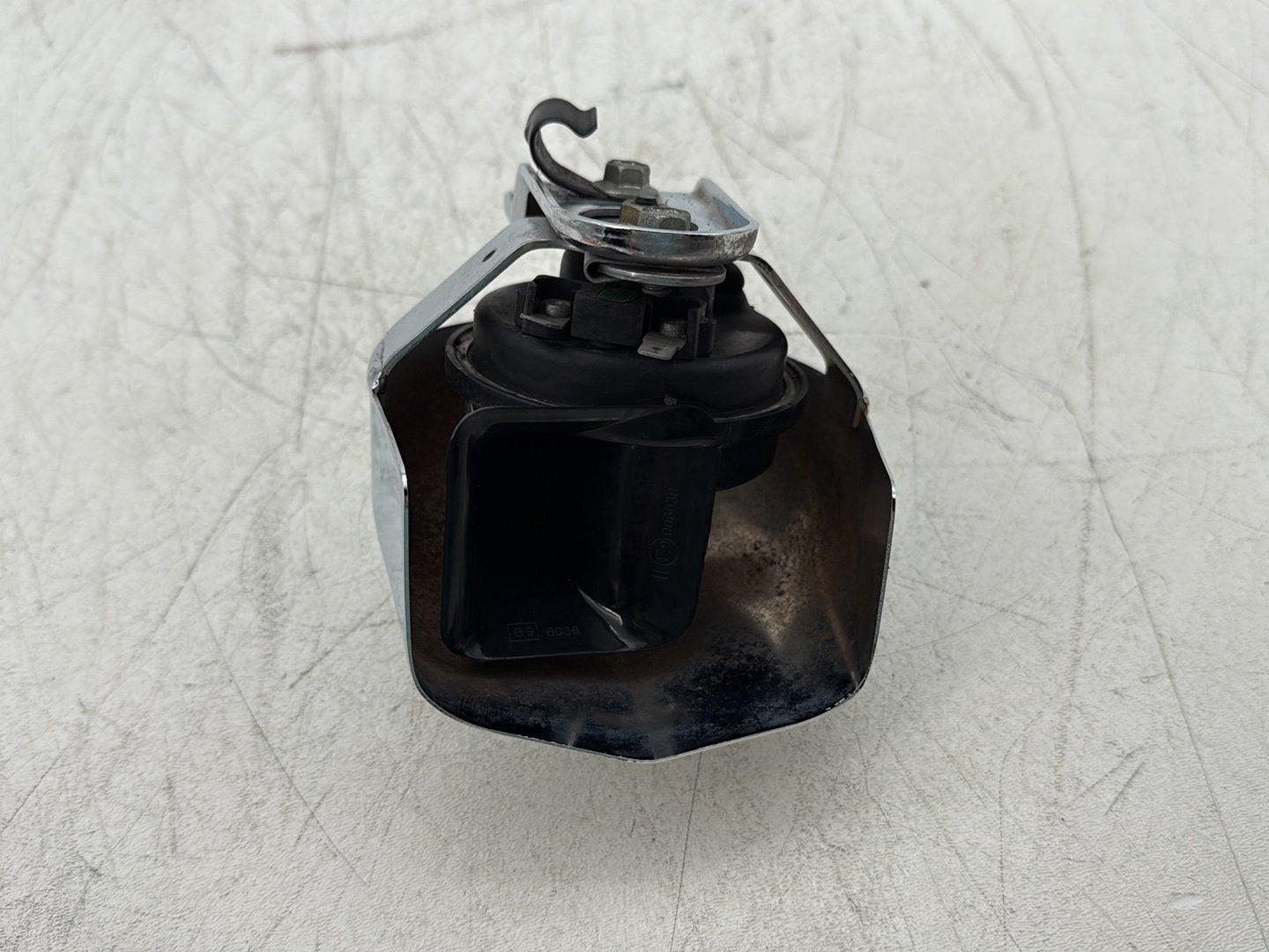 2007 Harley Touring Electra Glide Ultra OEM Horn Signal Klaxon Chrome Cover