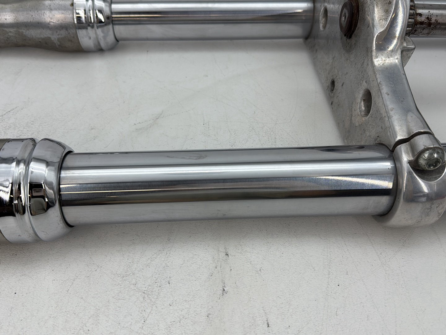 2006 Harley Dyna FXDWGI Wide Glide OEM Front Triple Tree Set & LH RH Fork Legs Sliders