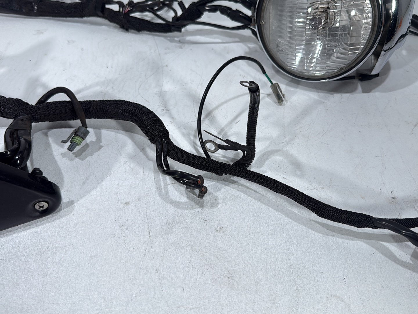 01 Harley Sportster 883 XLH883 OEM Headlight Headlamp Halogen w/ Main Wire CARB