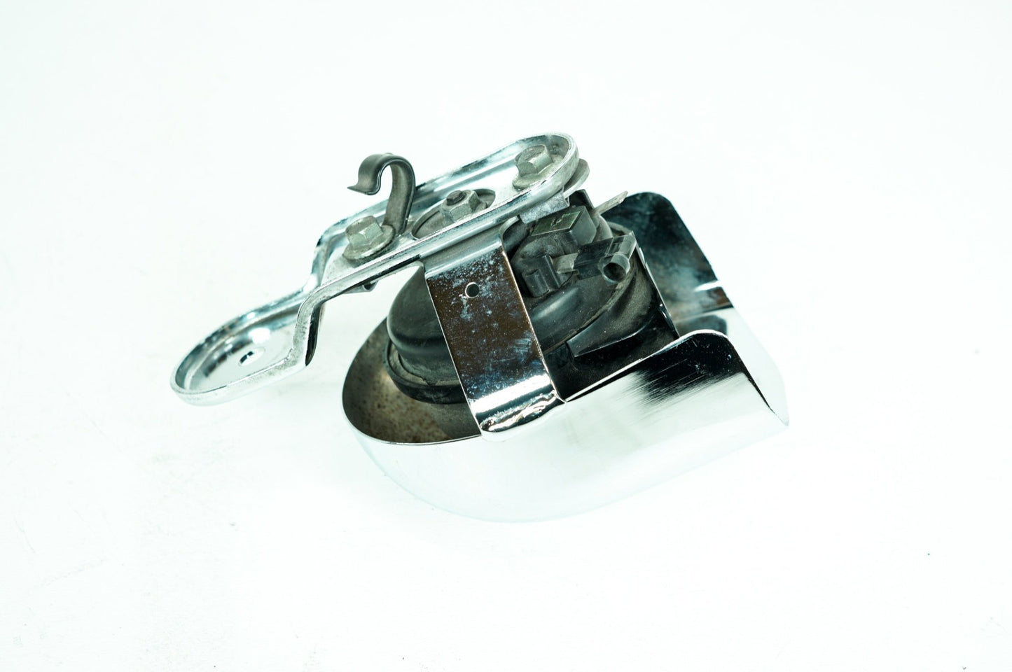 2007 - 2011 Harley-Davidson Touring Street Glide Horn Signal Klaxon Chrome Cover 69060-90D