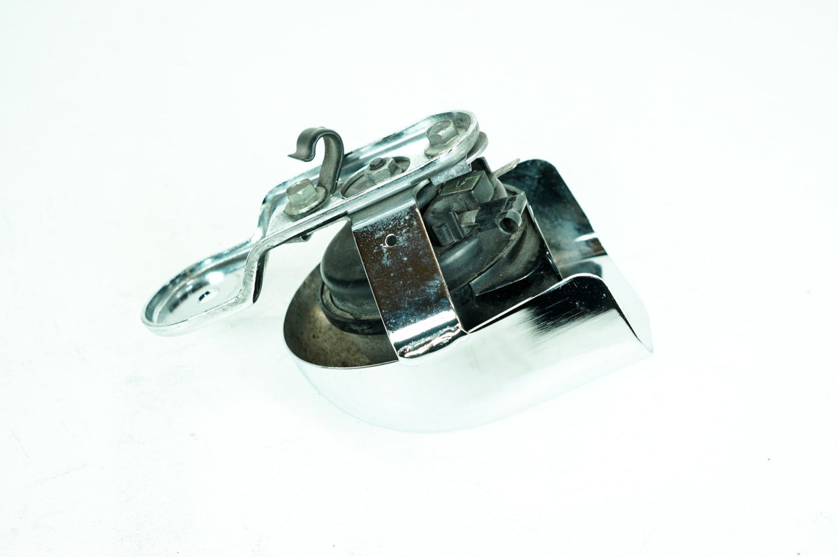 2007 - 2011 Harley-Davidson Touring Street Glide Horn Signal Klaxon Chrome Cover 69060-90D