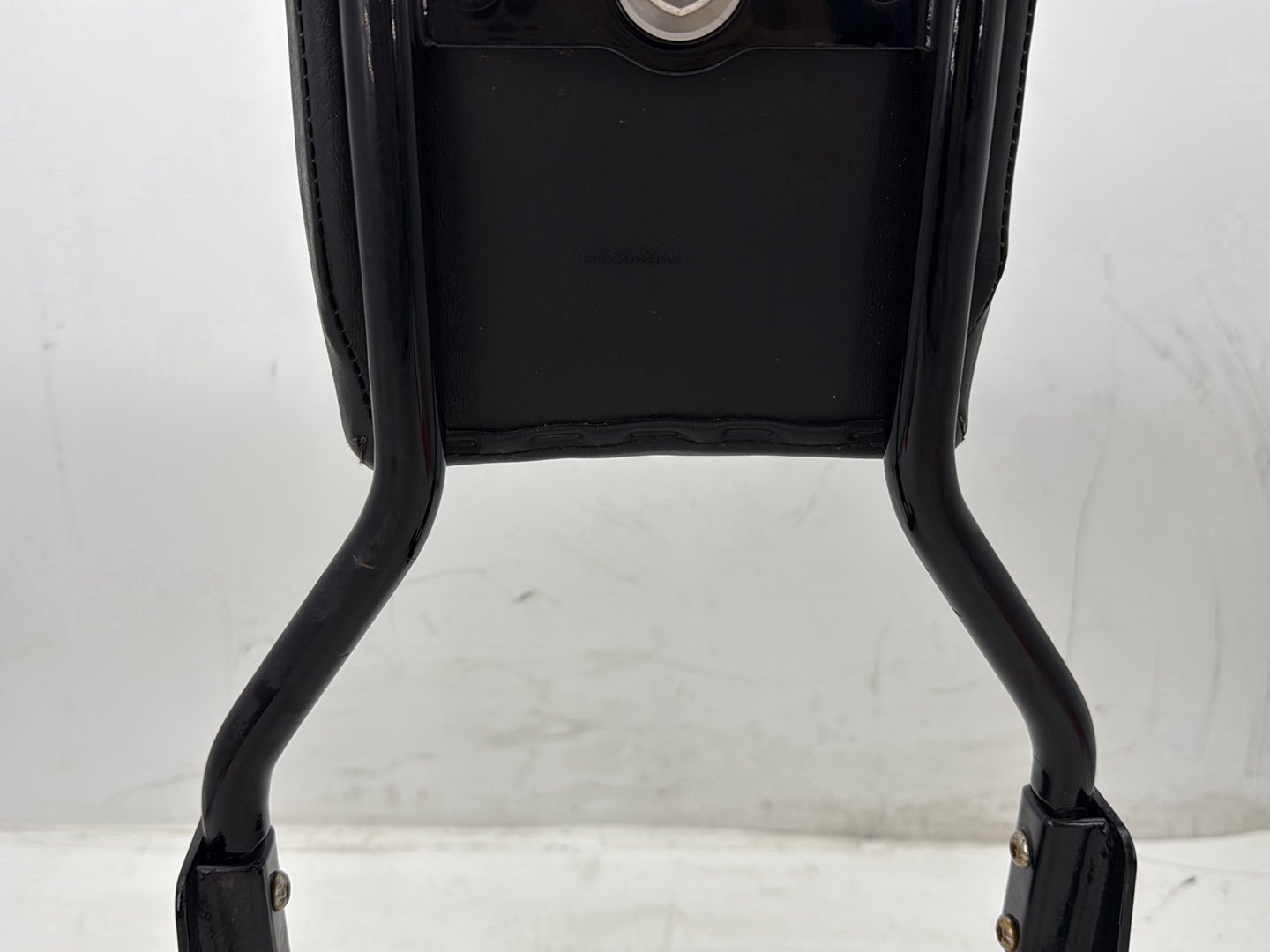 2012 Harley Dyna FXDF Fat Bob OEM Rear Sissy Bar w/ Backrest Cushion Pad