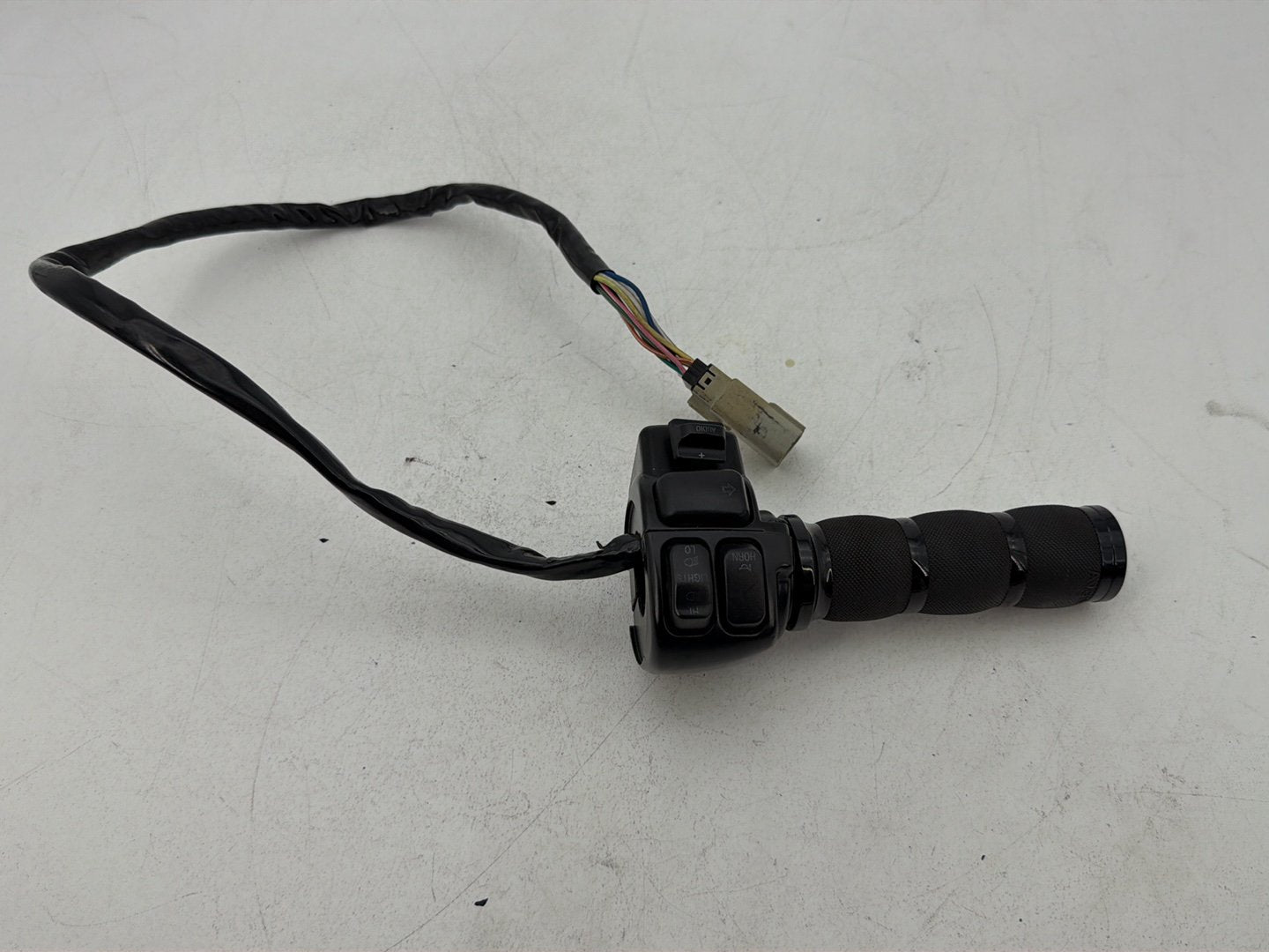 2007 - 2012 Harley-Davidson Touring Street Glide Left Turn Signal Headlight Switches Controls w/ Hand Grip