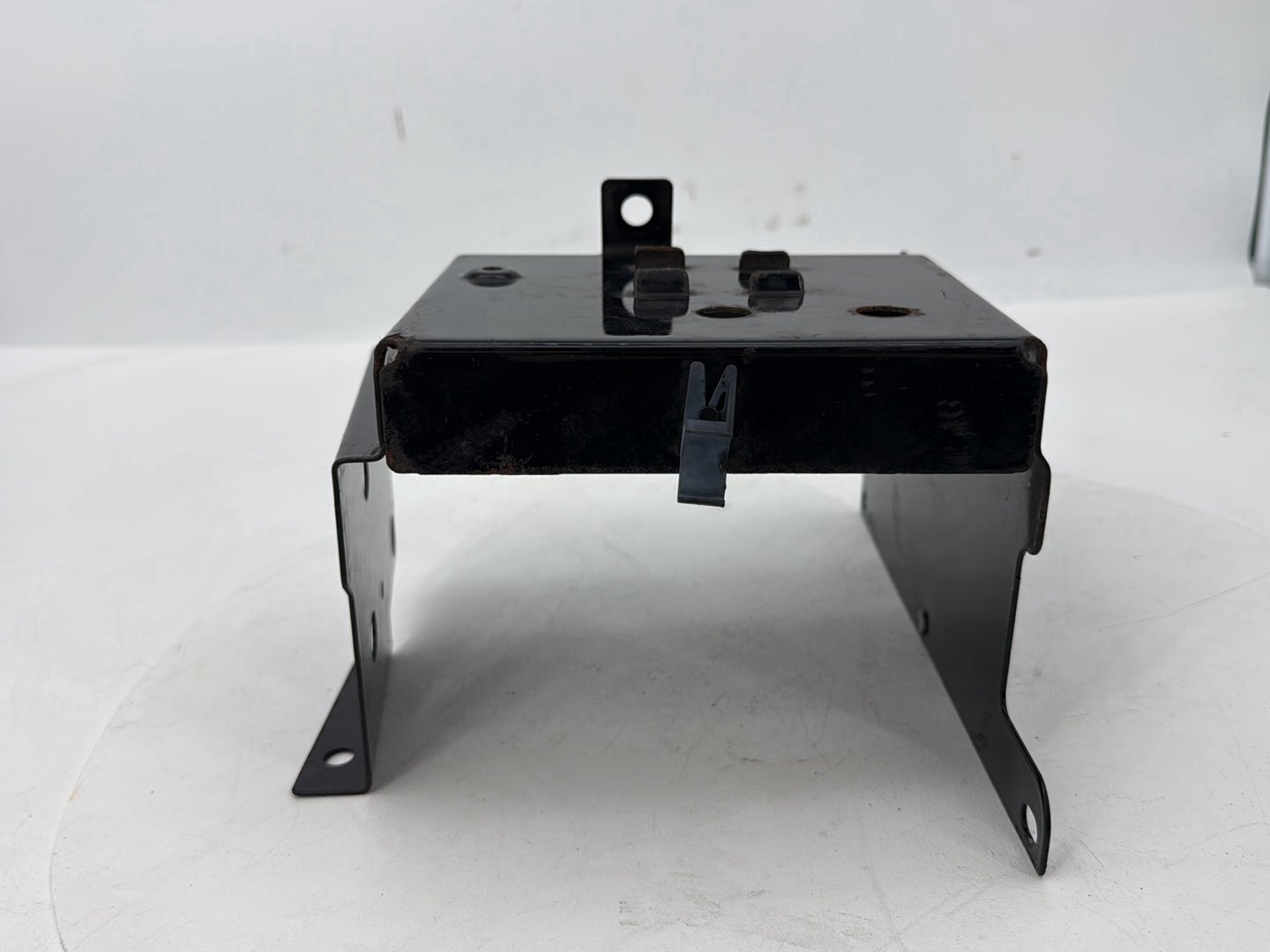 1999 - 2006 Harley-Davidson Touring Electra Glide Battery Tray Bracket Holder Carrier 	66281-02A