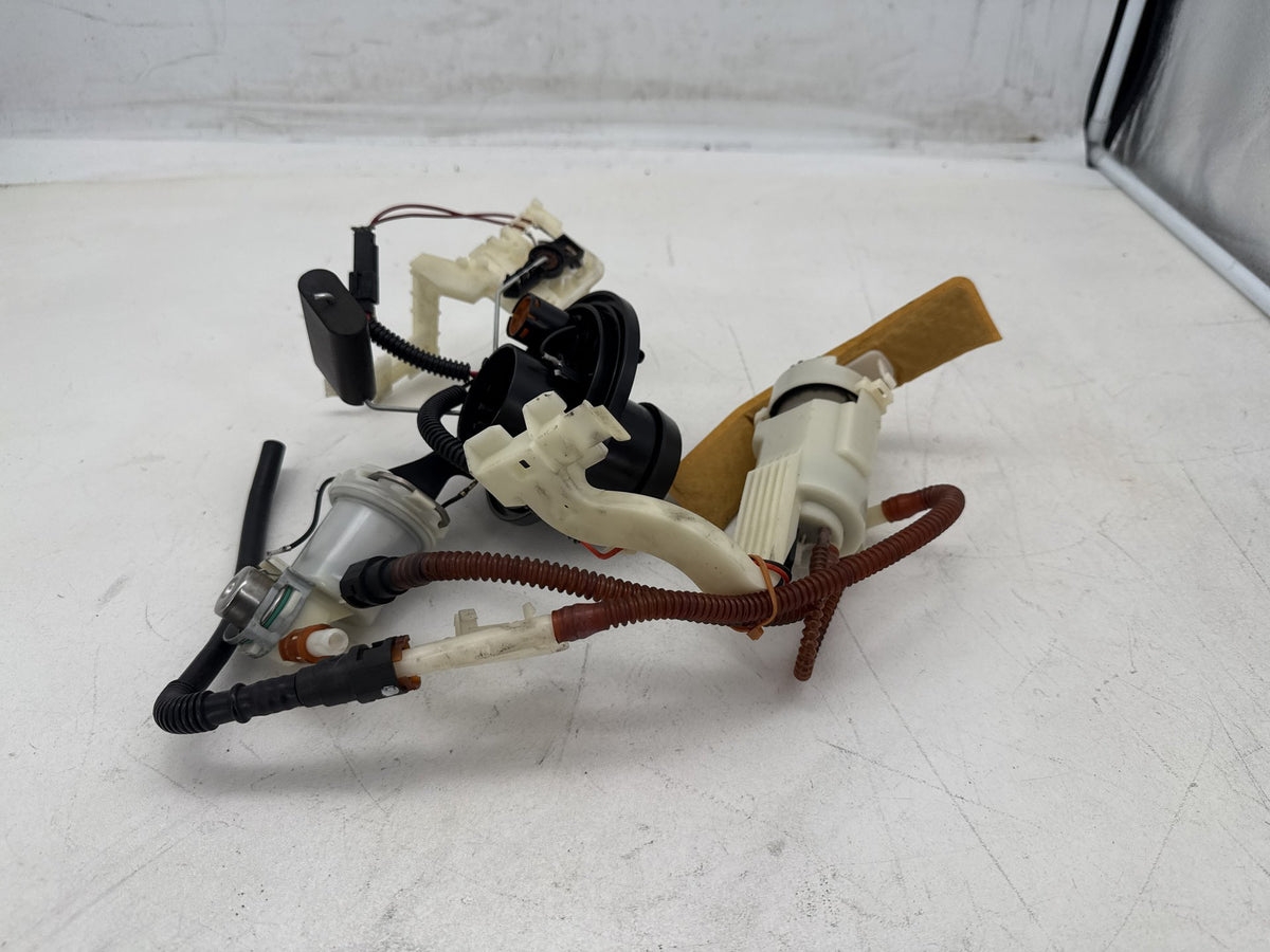 09 Harley Electra Glide Touring Ultra OEM Fuel Pump Gas Gasoline Petrol Sending
