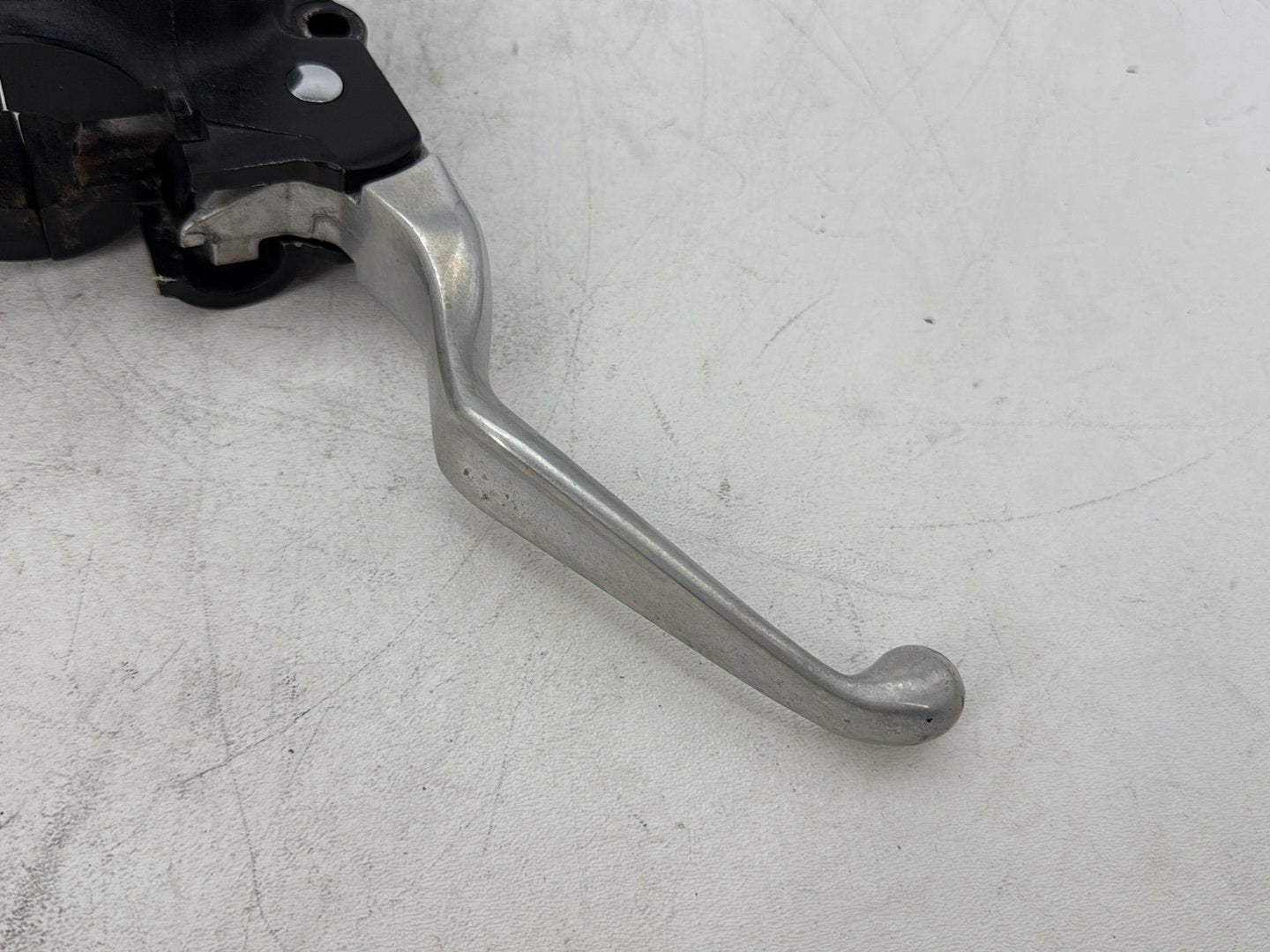 2009 Harley Sportster 883 XL883L Front Right Brake Lever Master Cylinder SCRATCHED
