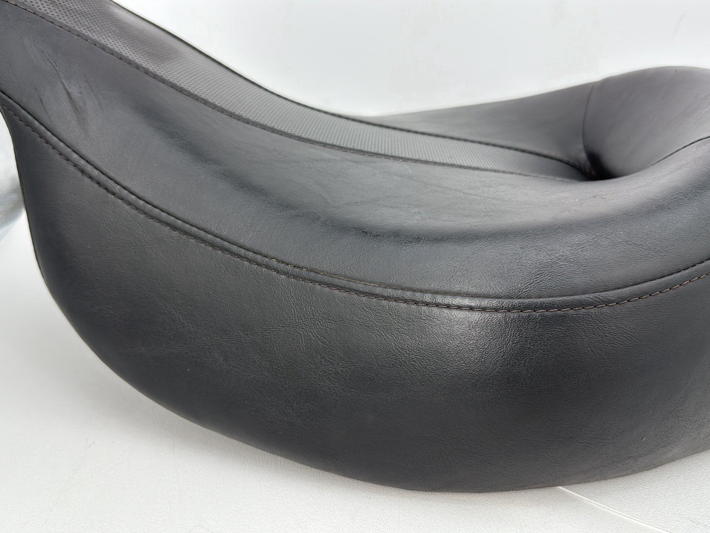 2007 - 2011 Harley-Davidson Touring Street Glide Passenger Rider Driver Seat Saddle 	52320-09