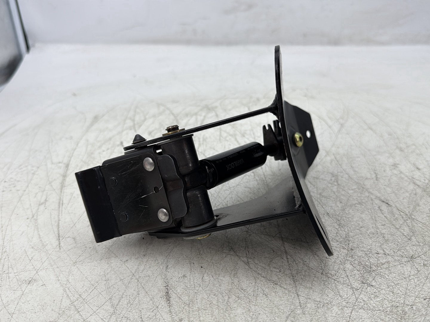 1998 Harley Touring FLHTCUI Electra Glide Ultra OEM Adjustable Rider Backrest Lift Mount 52482-01A