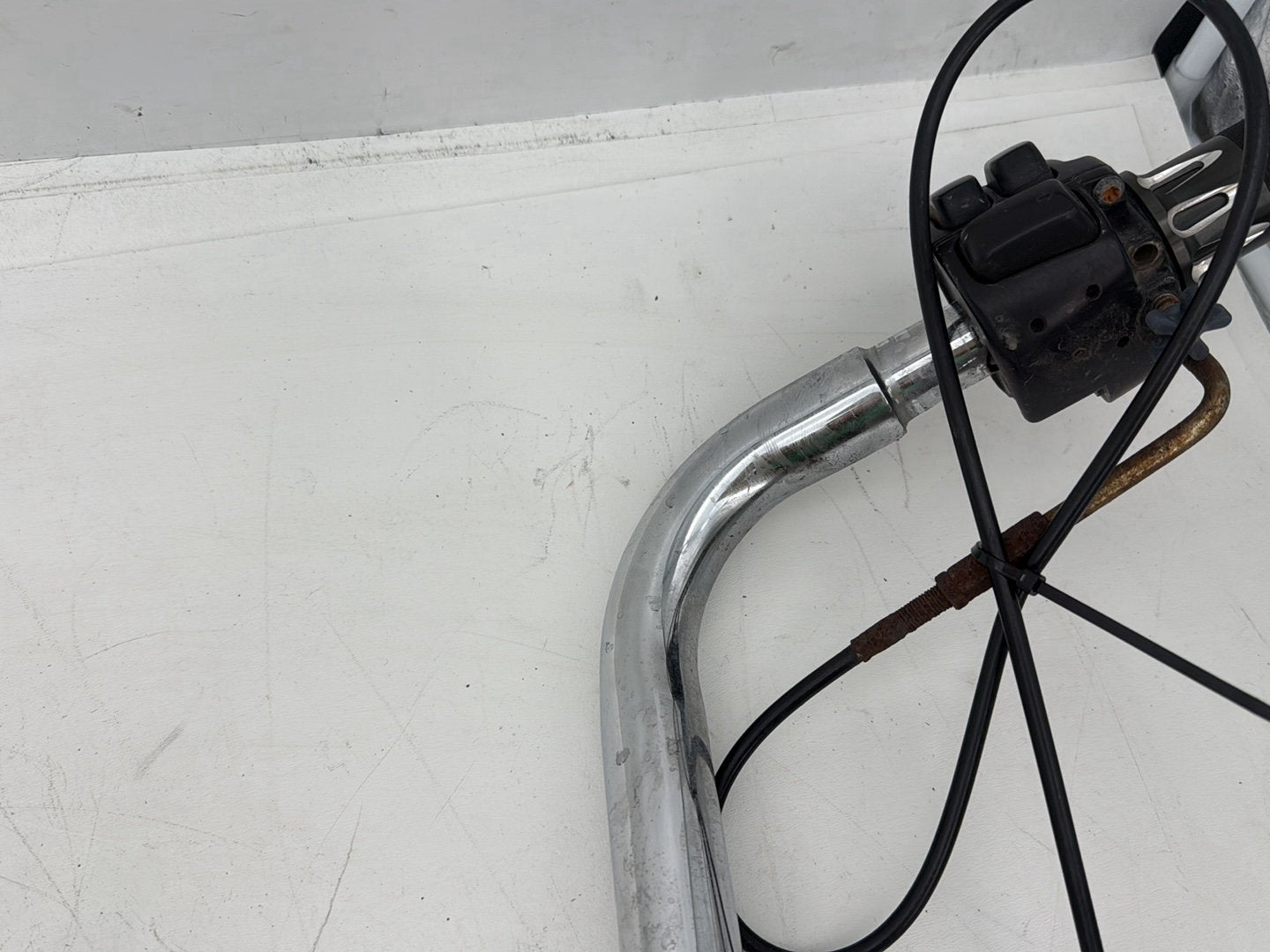 2005 Harley Dyna FXDWG Wide Glide OEM Handlebars Left Right Switches Controls