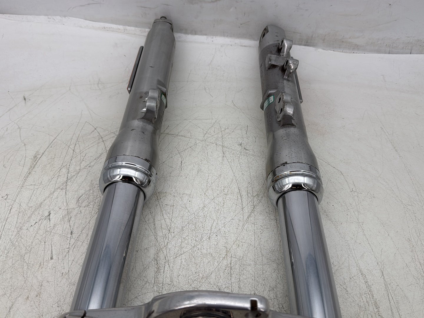 2007 Harley Dyna Street Bob FXDBI OEM Front Triple Tree Set & LH RH Fork Legs Sliders