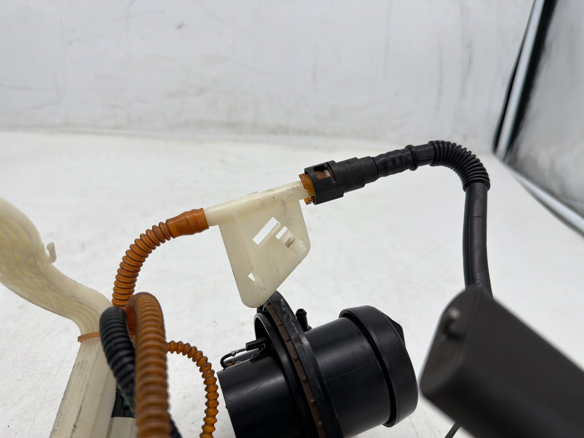 2010 Harley Street Glide Touring FLHX OEM Fuel Pump Gas Gasoline Petrol Sending