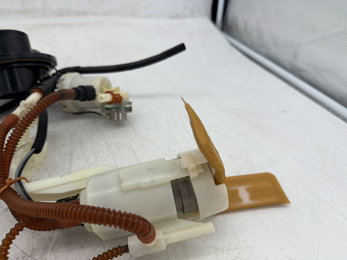 2011 Harley Electra Glide Touring Ultra OEM Fuel Pump Gas Gasoline Petrol Sending