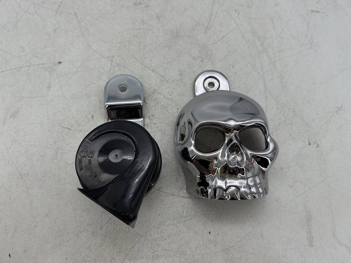 2004 Harley Electra Glide CVO Screamin Eagle Signal Horn Klaxon Beep SKULL Cover
