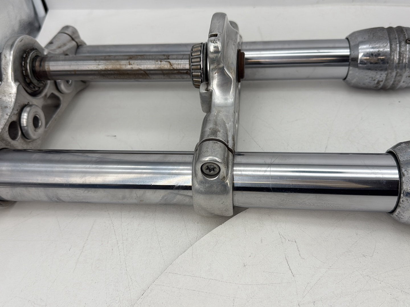 2007 - 2012 Harley-Davidson Dyna Super Glide Front Triple Tree Set & LH RH Fork Legs Sliders 45867-08