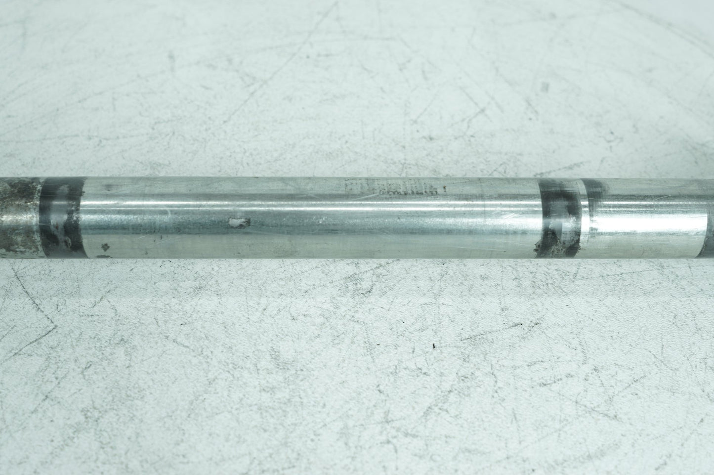 2007 - 2012 Harley-Davidson Touring Electra Glide Ultra Rear Wheel Axle Bolt Shaft 41056-09