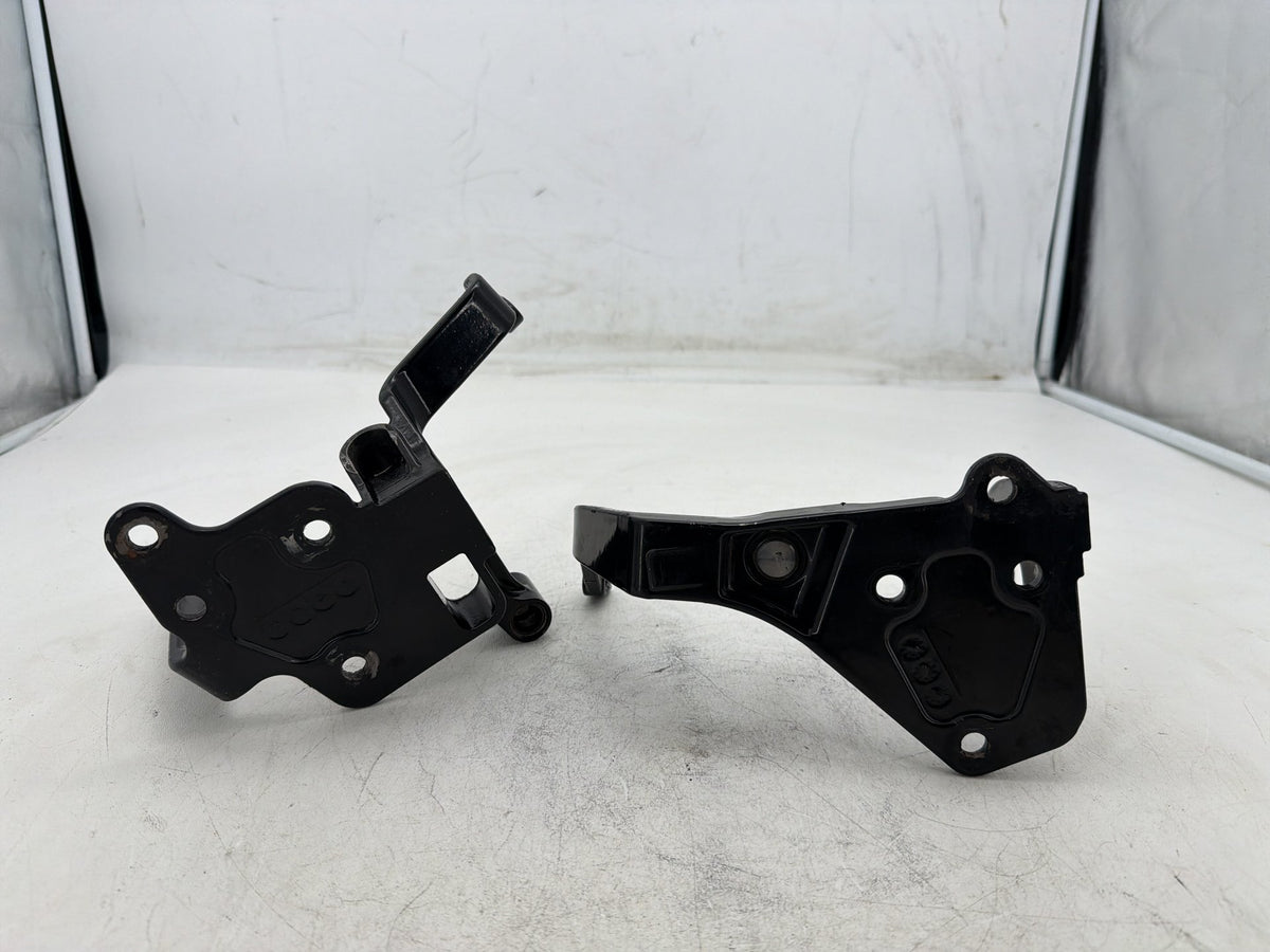 2001 Harley Heritage Softail Classic Left Right Foot Rest Peg Support Bracket