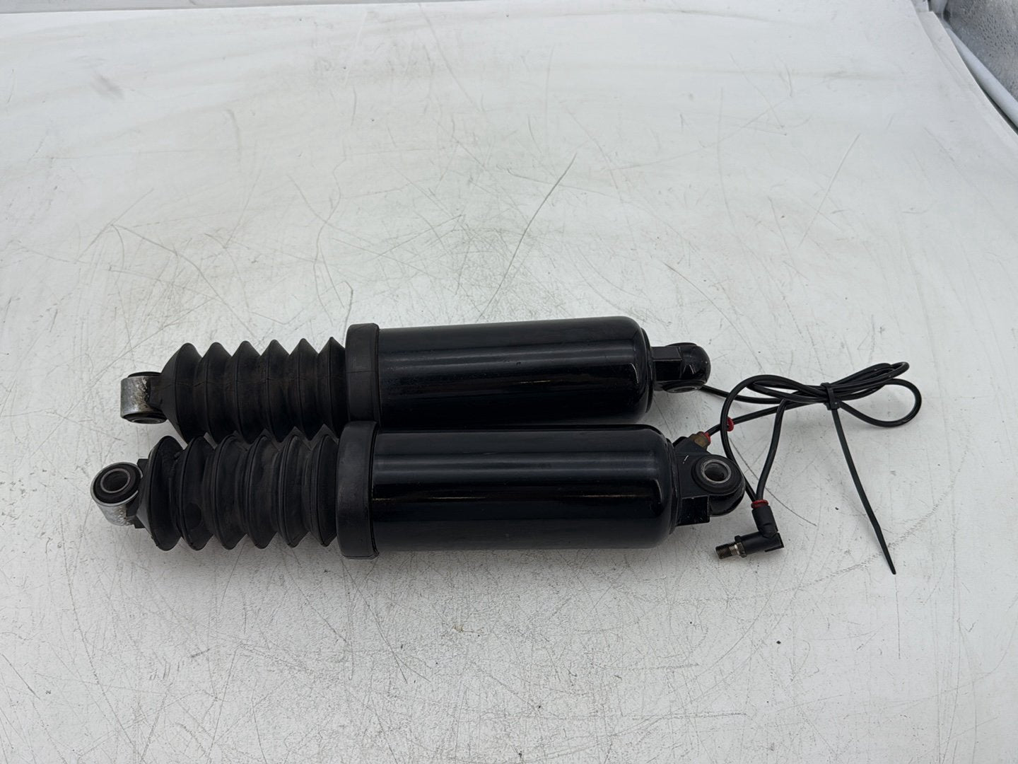 2006 Harley Electra Glide Touring Classic FLHTCI OEM Rear Left Right Shock Absorbers