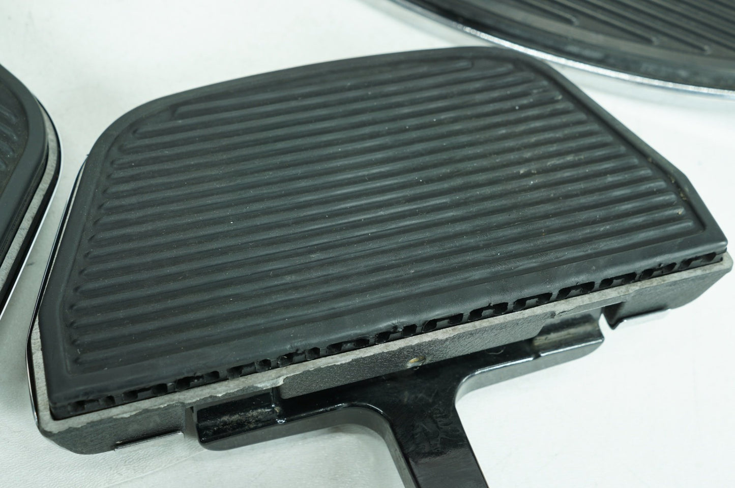 2007 - 2011 Harley-Davidson Touring Road King Classic Left Right Driver & Pass Floorboard Foot Rest 50621-06
