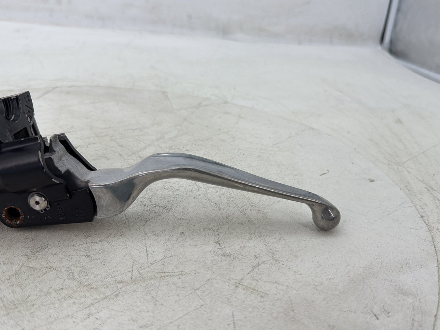 2015 Harley Dyna Low Rider FXDL OEM Front Right Hand Brake Lever Master Cylinder Reservoir