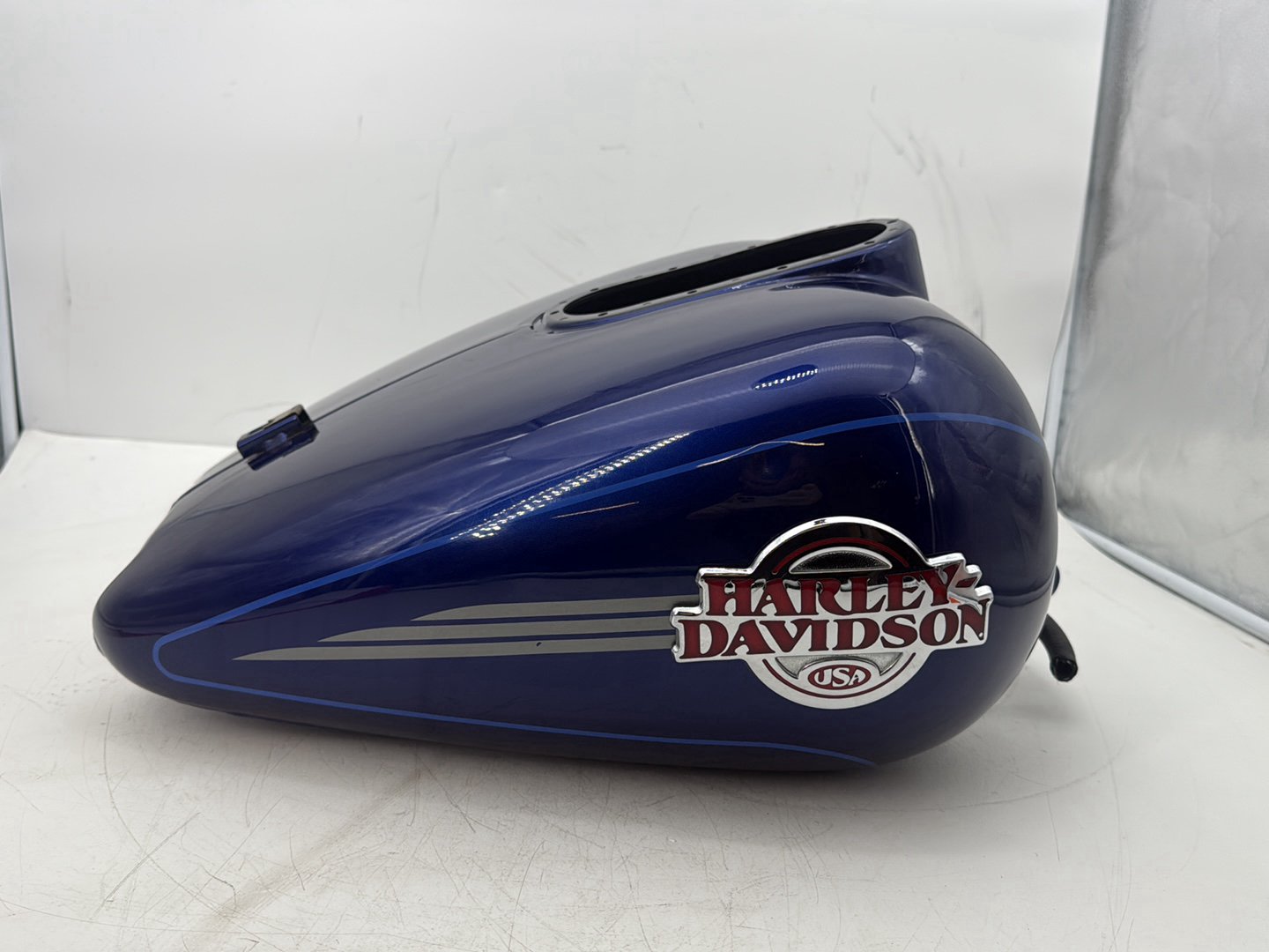 2007 Harley Touring FLHTCU Electra Glide Ultra OEM Fuel Gas Tank Gasoline Reservoir