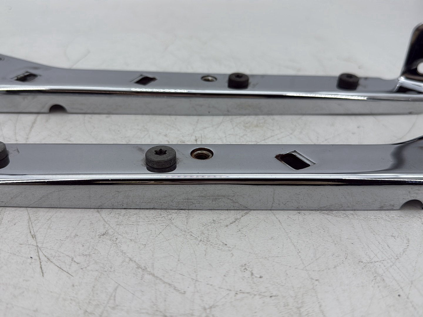 2007 Harley Touring FLHTCU Electra Glide Ultra OEM Left Right Saddlebag Fender Struts Brackets