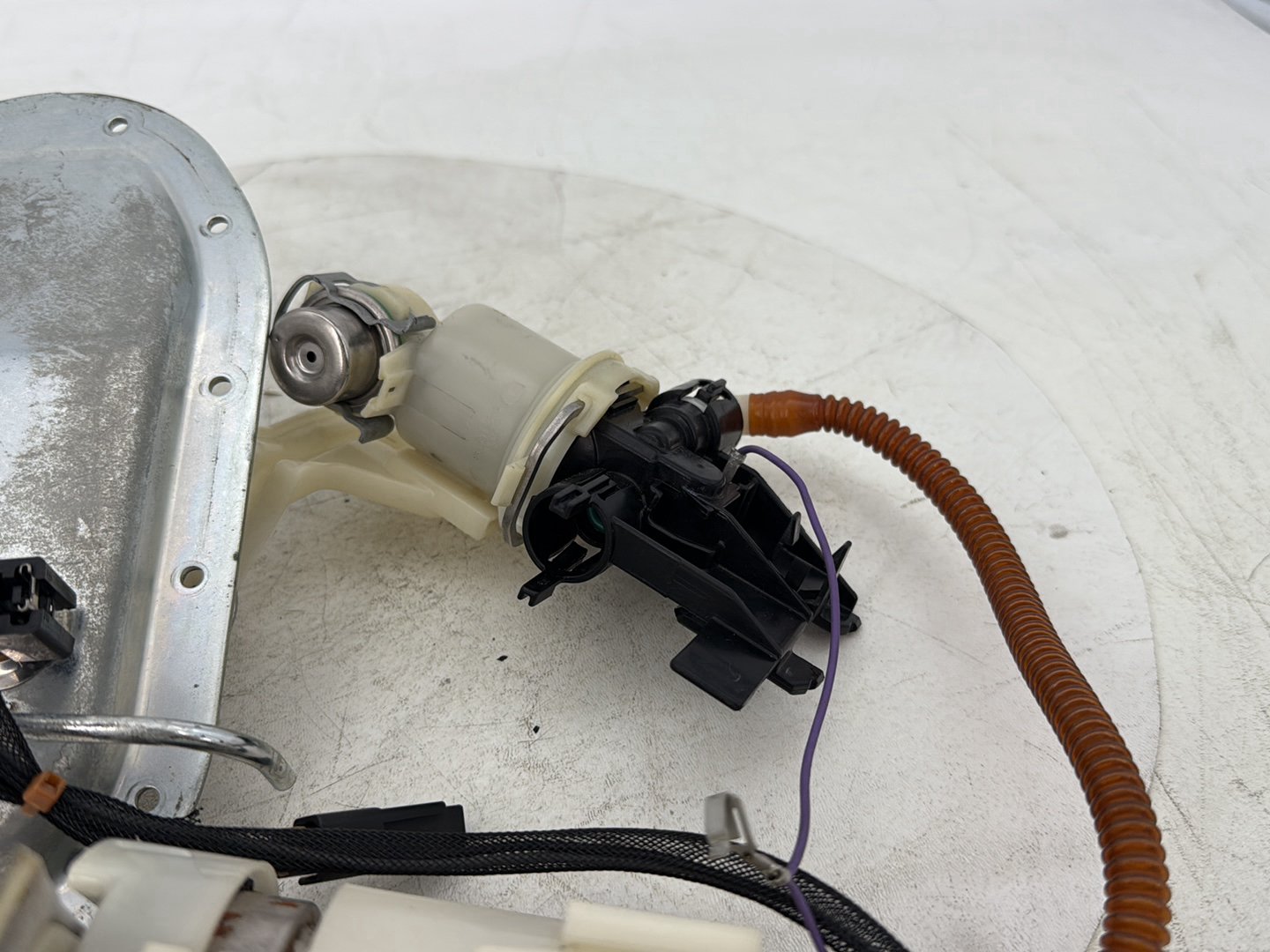 2015 Harley Dyna Low Rider FXDL OEM Gas Gasoline Fuel Petrol Pump Sending