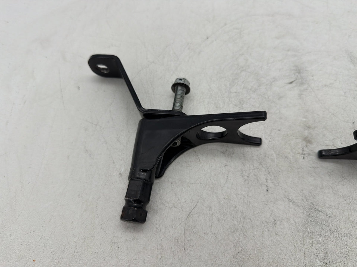 2001 Harley Heritage Softail Classic Left Right Driver Footpeg Bracket Mounts