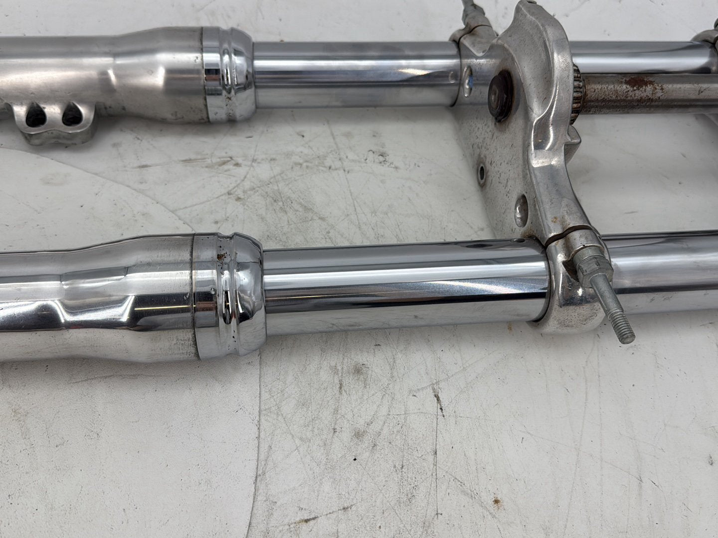 2006 Harley Dyna Super Glide Custom FXDCI OEM Front Triple Tree Set & LH RH Fork Legs Sliders