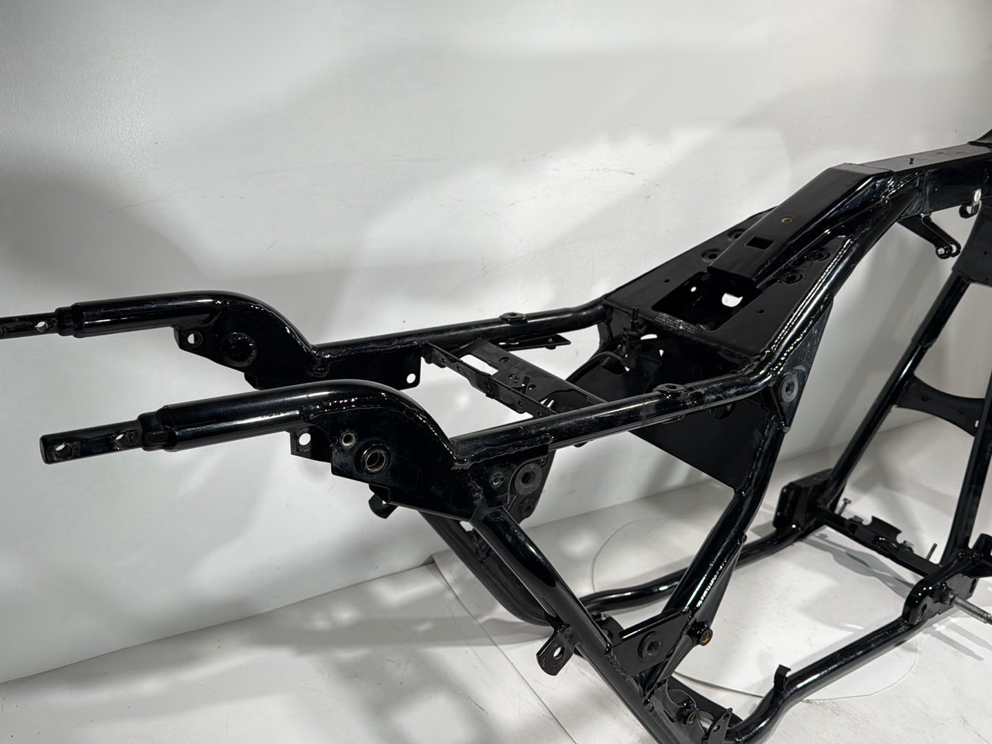 1999 - 2006 Harley-Davidson Touring Electra Glide Ultra Body Main Frame Chassis CLN CLR 47900-02A
