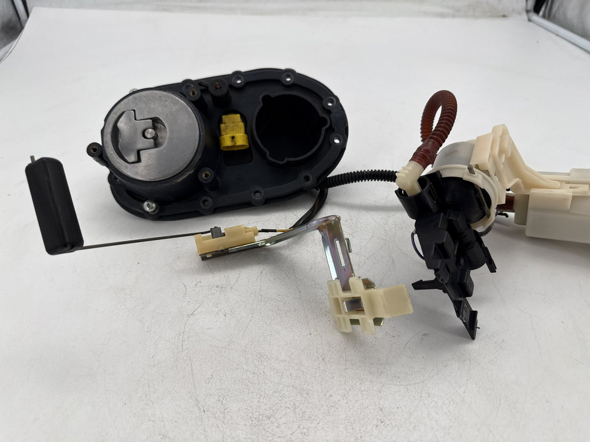 2014 Harley Dyna Switchback FLD OEM Fuel Pump Gas Gasoline Petrol Sending