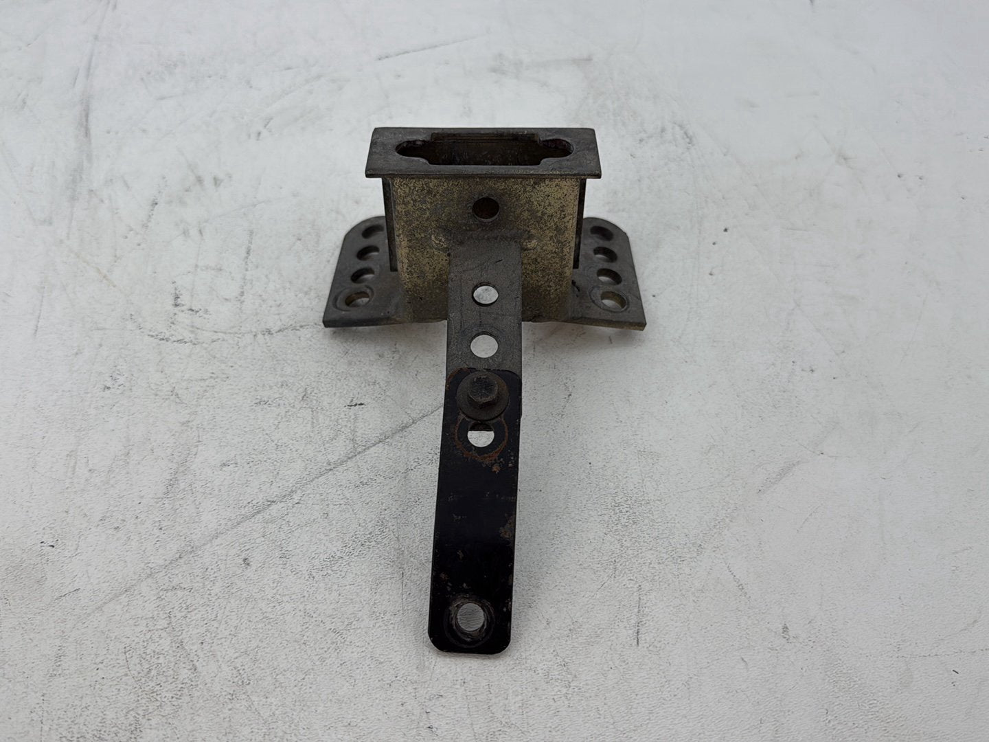 2003 Harley Electra Glide Touring Ultra FLHTCUI OEM Driver Rider Backrest Bracket Mount 52589-09A
