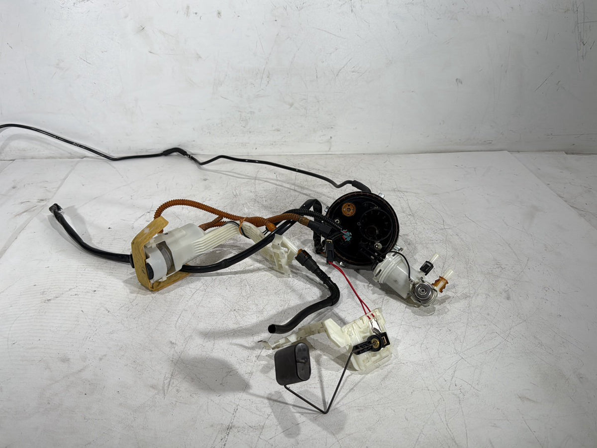 2011 Harley Road Glide Touring FLTRX OEM Fuel Pump Gas Gasoline Petrol Sending