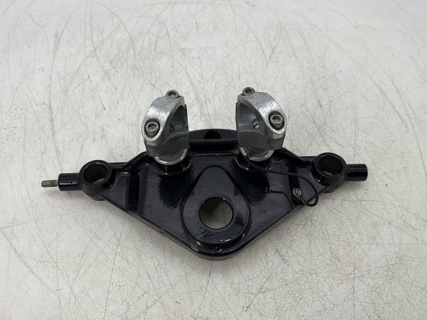 2004 Harley Road King Touring Custom FLHRSI OEM Front Fork Upper Triple Tree Bracket