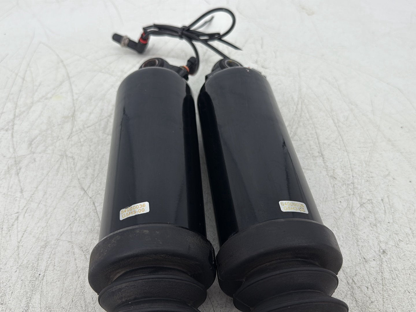 2016 Harley Road King Touring FLHR OEM Rear Left Right Shock Absorbers