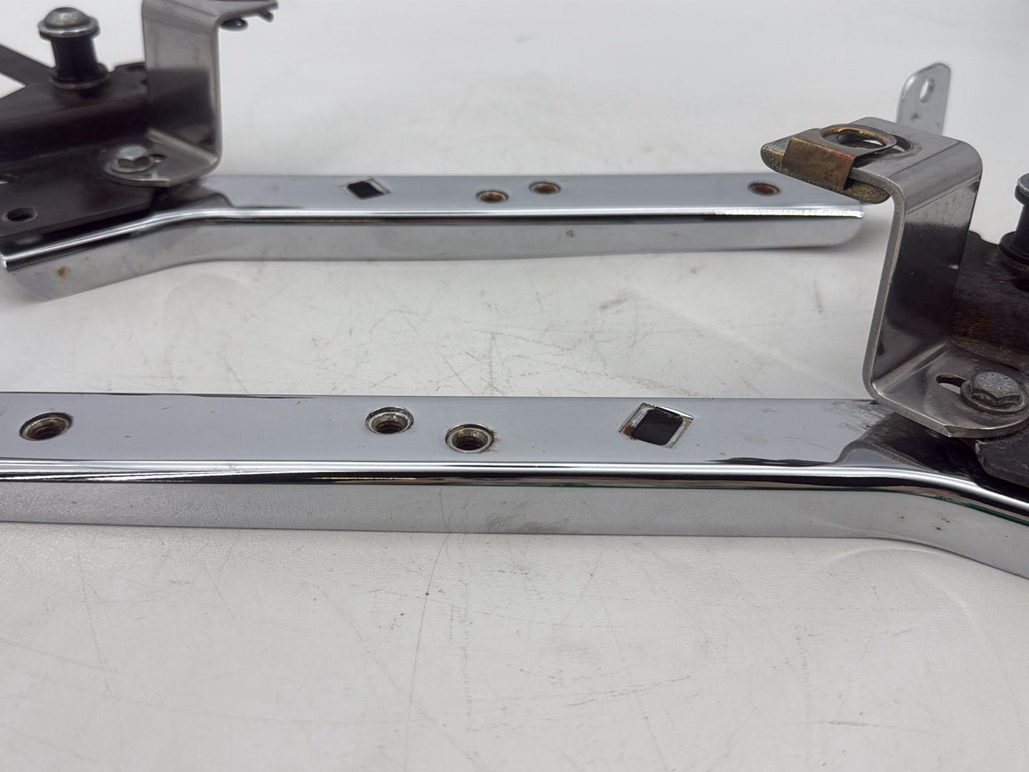 2005 Harley Touring FLHRCI Road King Classic OEM Left Right Saddlebag Fender Struts Brackets